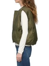 Load image into Gallery viewer, Catarina Puffer Vest