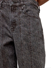 Load image into Gallery viewer, Sammie Brown Cheetah Seamed Barrel Jean