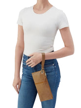 Load image into Gallery viewer, Vida Wristlet - Whiskey
