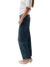 Load image into Gallery viewer, Lexi Mid Rise Bowed Straight Jean - Artisan